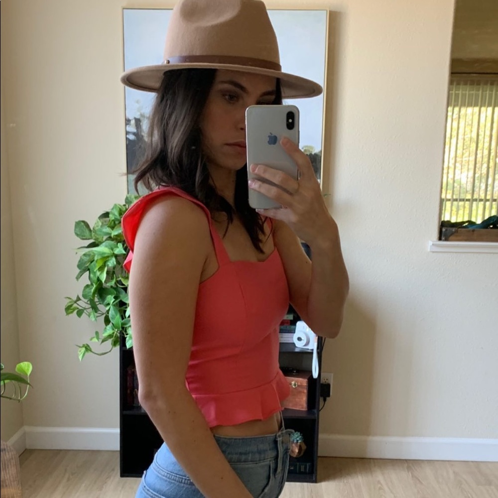 NWT. 4si3nna pink crop top. Size small.